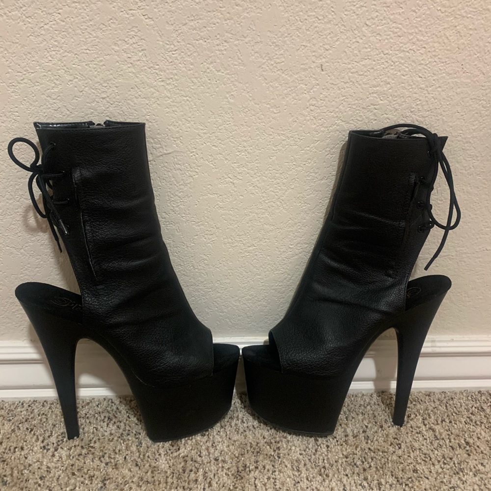Pleaser 7 inch heel Size 9